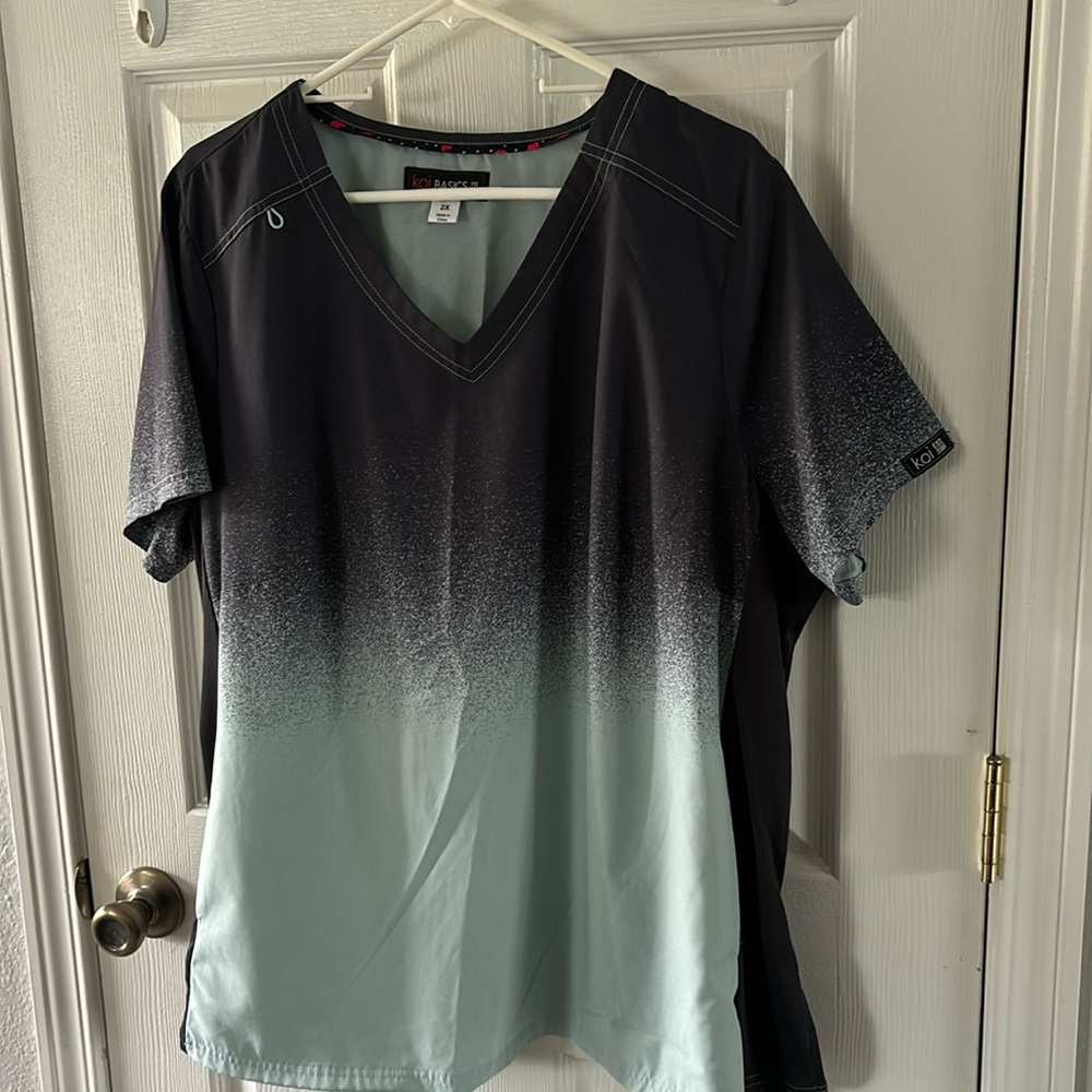 Women’s scrub top
